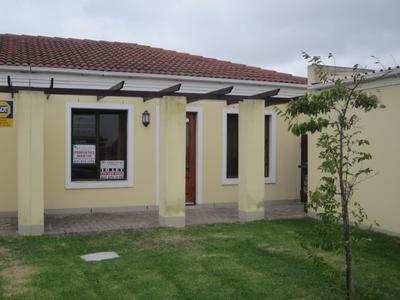 Townhouse For Rent in Stellendale, Kuilsriver