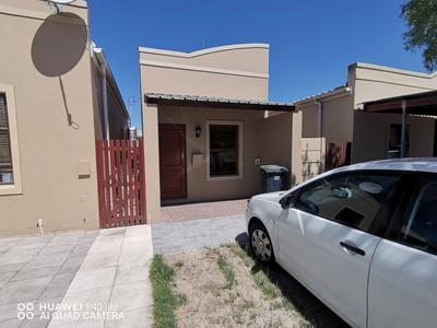 Townhouse For Rent in Bardale Village, Blue Downs