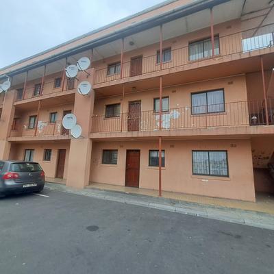 Apartment / Flat For Sale in Pelikan Park, Cape Town