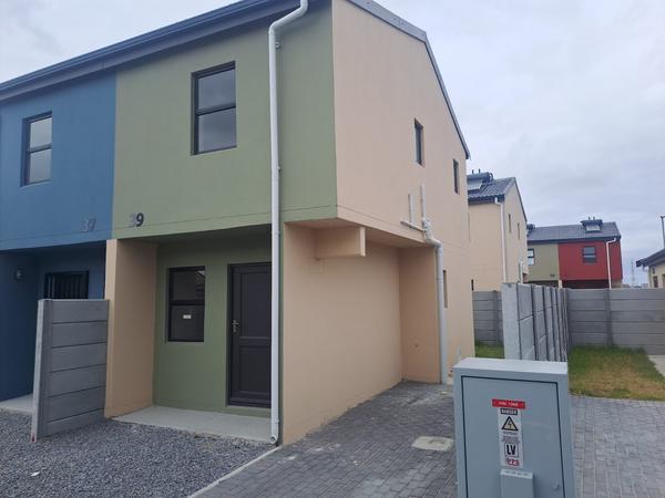 Duplex For Sale in Sunset Glen, Blue Downs