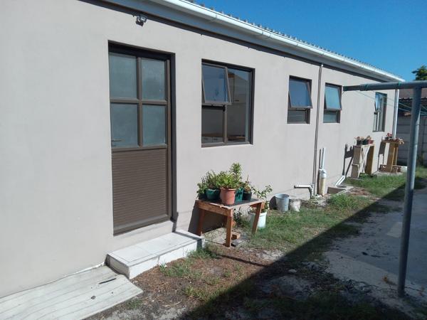 Apartment / Flat For Rent in Highbury, Kuilsriver