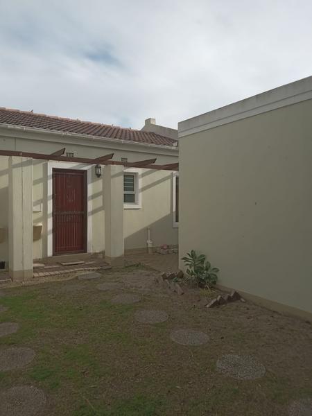 Townhouse For Rent in Highbury, Kuilsriver