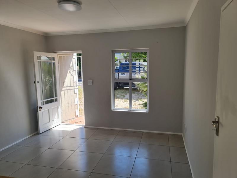 15579800